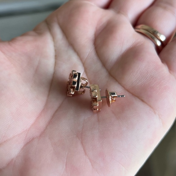 Tory Burch Logo Earrings Rose Gold - Picture 4 of 7